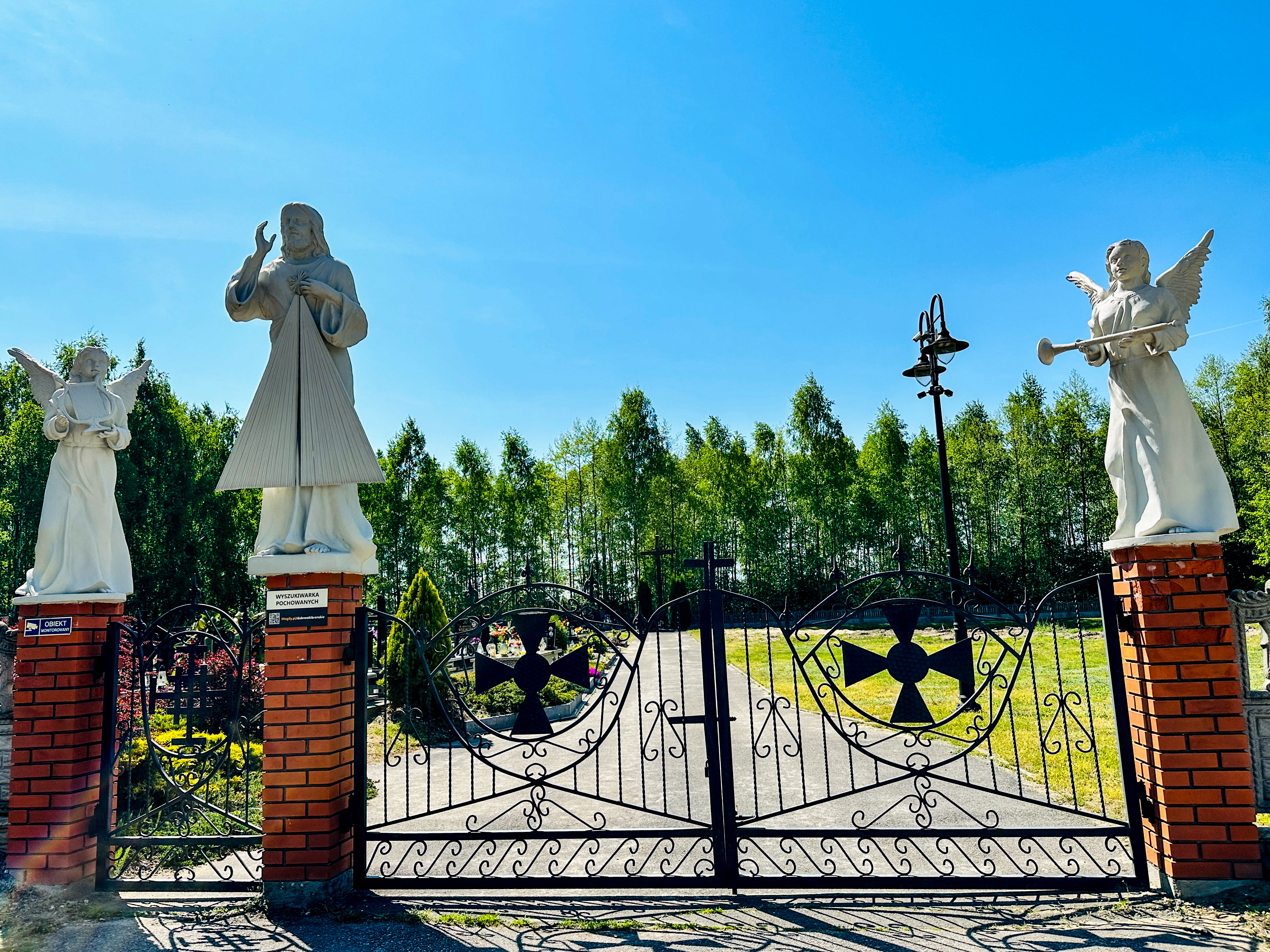 Wejście na Cmentarz Dąbrówki Breńskie